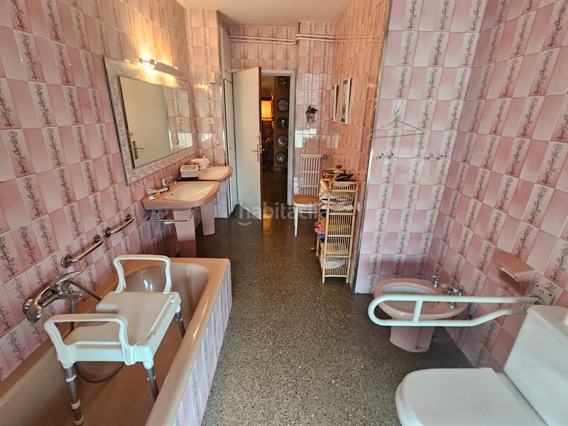 Foto d85e78b2-7fc1-41c9-b407-7d8669314e73. Pis amb xemeneia calefacció a Centre Sabadell