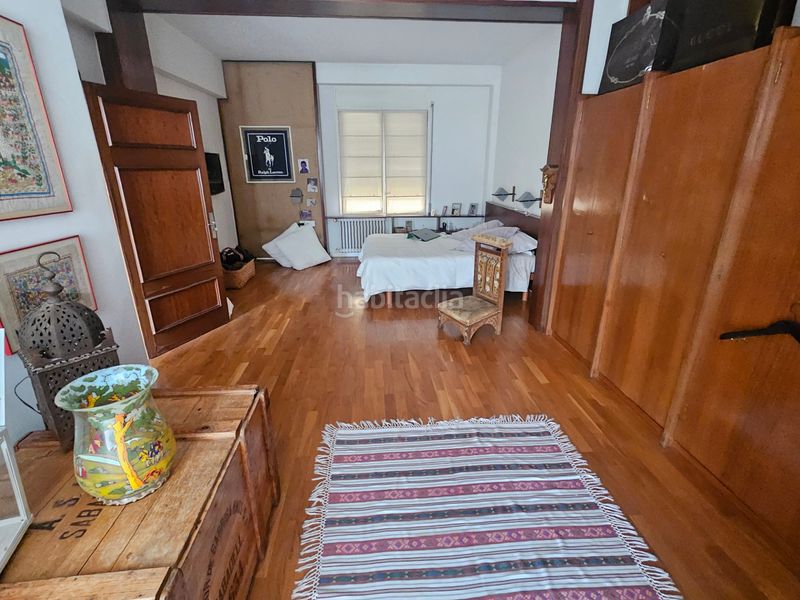 Foto def20034-a45c-4047-95a9-f27c8b5083ef. Pis amb xemeneia calefacció a Centre Sabadell