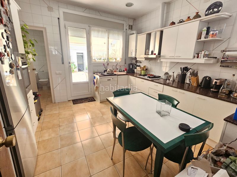 Foto b87d6d32-60d9-48a5-a628-296168976f94. Casa amb xemeneia calefacció aparcament a Creu Alta Sabadell