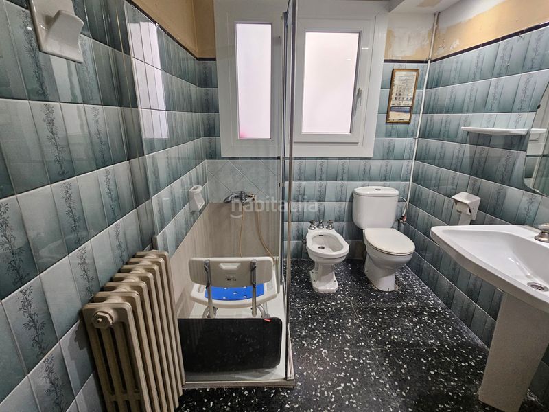 Foto 57ab8701-116a-4903-b8b8-1780300f4e58. Pis amb xemeneia calefacció a Centre Sabadell