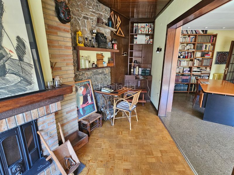 Foto 8dc8cddd-7845-4751-b7cd-eb9e6f0079aa. Pis amb xemeneia calefacció a Centre Sabadell