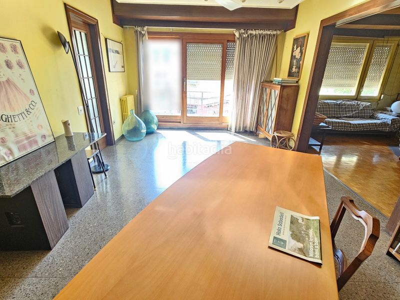 Foto bc540e4c-343c-4302-9266-dc6d458ef3b9. Pis amb xemeneia calefacció a Centre Sabadell