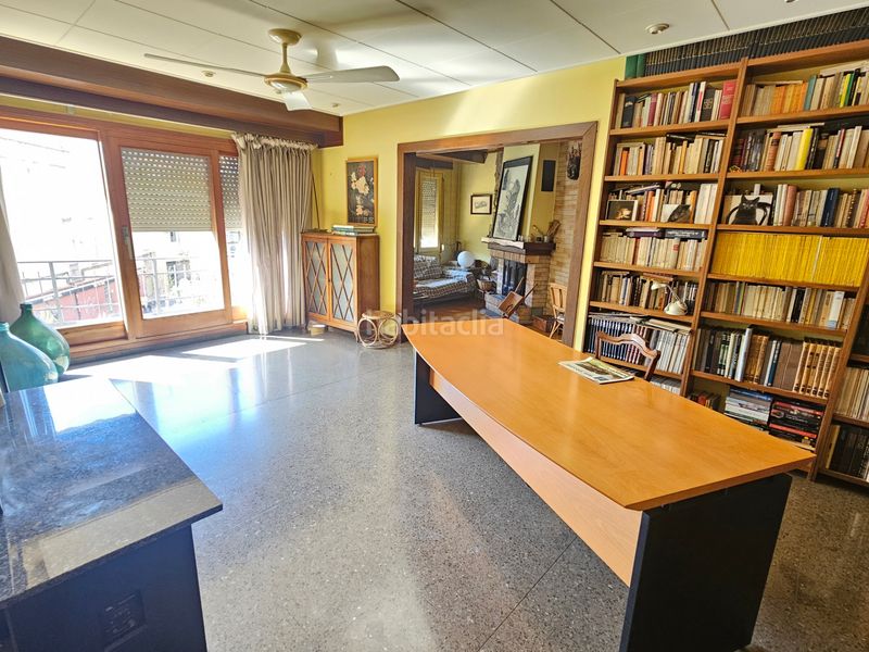 Foto c8bcc061-b784-4da3-a86c-72b9f366cc85. Pis amb xemeneia calefacció a Centre Sabadell