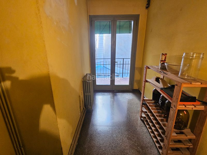 Foto e4186ac1-e321-4730-9d1f-08362ce3c5b4. Pis amb xemeneia calefacció a Centre Sabadell