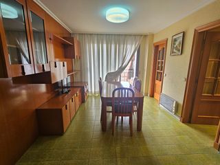 Piso  Avinguda de josep tarradellas. Piso alto, con vistas y cerca de renfe y fgc