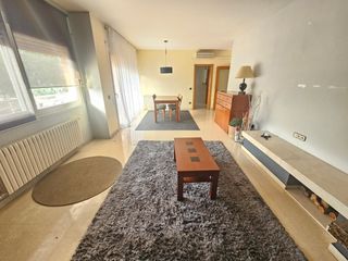 Rent Flat  Rambla lluís companys. Piso 3 habitaciones sin amueblar