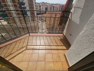 Etagenwohnung  Avinguda de josep tarradellas. Con buenas vistas y bien situado