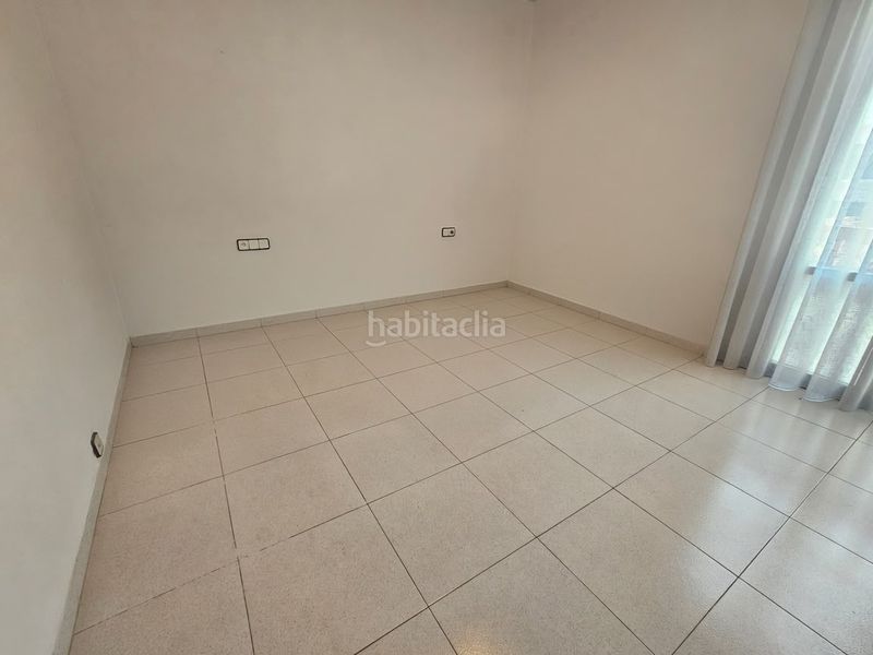 Foto 142b82c4-176d-43c7-8583-191581dd2894. Casa amb xemeneia calefacció aparcament a Creu Alta Sabadell