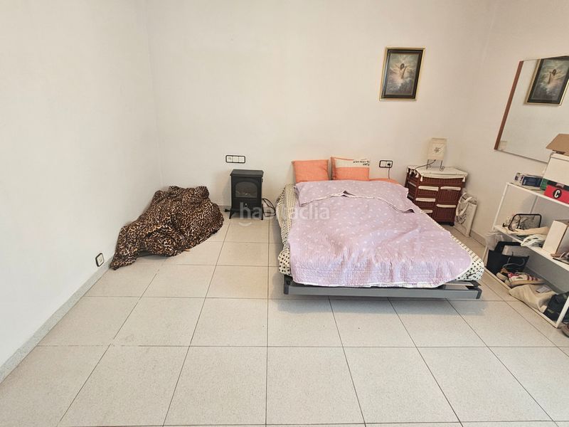 Foto 4d7558fa-abab-433f-b6d8-797679650755. Casa amb xemeneia calefacció aparcament a Creu Alta Sabadell