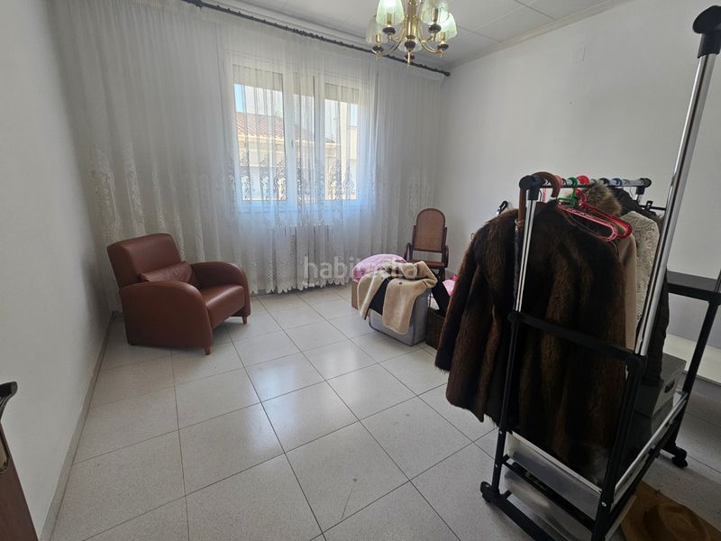 Foto 6d1e56d8-d026-4d6b-9760-34f41a9687d0. Casa amb xemeneia calefacció aparcament a Creu Alta Sabadell
