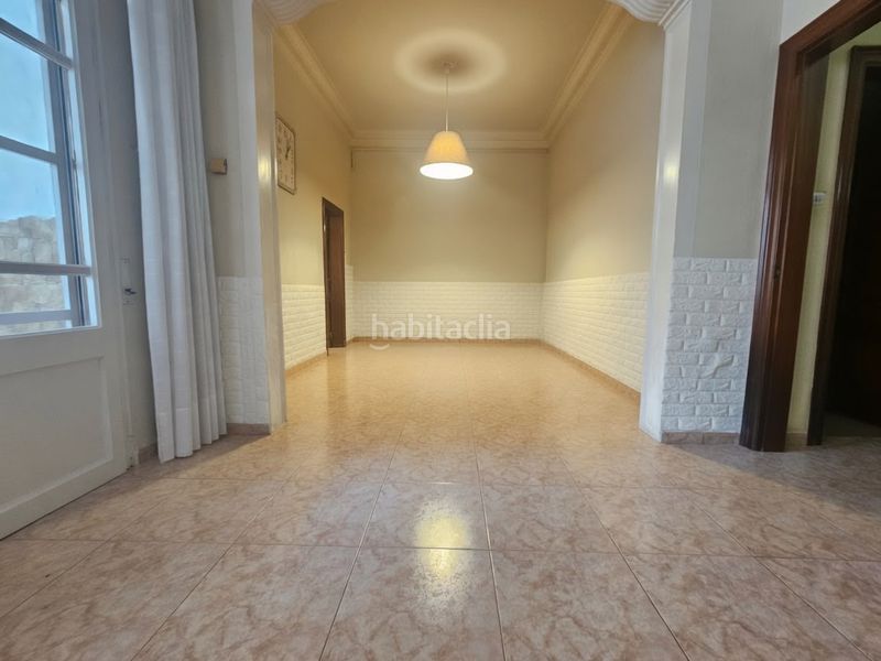 Foto db9d8f53-dbf7-4847-ae12-298323952671. Casa amb xemeneia calefacció aparcament a Creu Alta Sabadell
