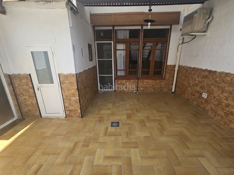 Foto e47f9380-6293-4147-9034-25353c86801d. Casa amb xemeneia calefacció aparcament a Creu Alta Sabadell