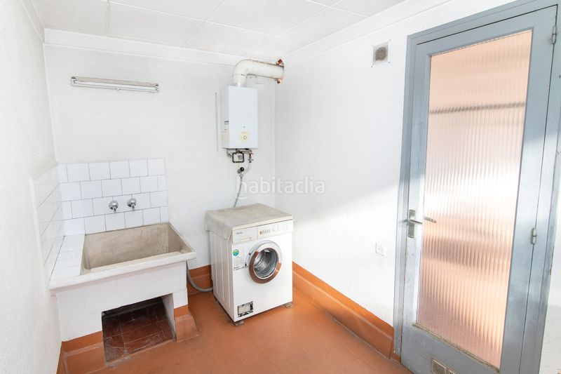 Foto c23d1962-c01e-4326-ab13-28e5597c89b9. Casa con riscaldamento parcheggio in Centre Sabadell