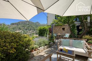 Casa  Carrer orient 60. Casa histórica de piedra, 125m, 3 dormitorios, 2 baños, suite de