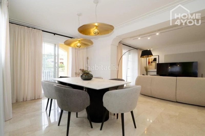 Foto f881d3fd-7bde-4900-82fa-56f57f787529. Casa moderno adosado en santa ponsa, 198m, 3 dormitorios, 3 baños, piscina, terrazas, jardín, parking, aire acondicionado en Calvià