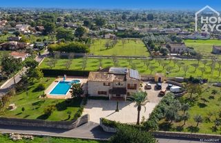 Casa in Lloseta. Villa mallorquina con piscina de agua salada y vistas a la tramu