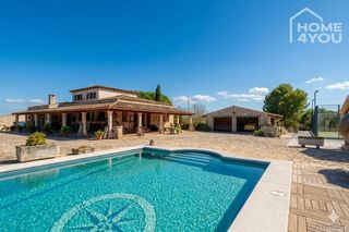 Haus in Santa Margalida Poble. Finca mediterránea con 8.970m en zona tranquila con pádelplatz,
