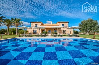 Casa in Cales de Mallorca. Exclusiva finca de ensueño con vistas al mar, licencia de alquil