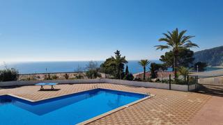 Pis a Cala llevado edificio piscis 52. Estudio con vistas al mar en cala llevadó