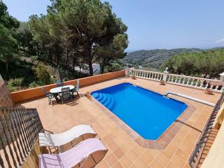 Xalet a Serra Brava. Casa con vistas al mar y montaña con apartamento independiente
