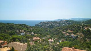 Terreny residencial a Canyelles. Terreno con vistas al mar en urcasa  canyelles