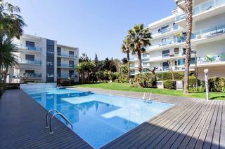 Appartement à Fenals. Exclusiva vivienda reformada en complejo de alto nivel  costa br