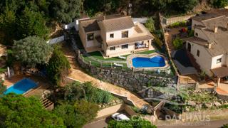 Xalet a Serra Brava. Exclusiva casa con licencia turistica con vistas al mar en la ri