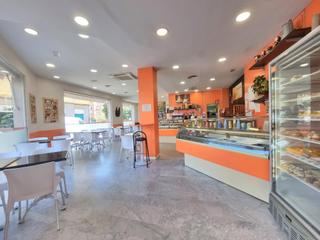 Local Comercial a El Molí-El Rieral. Oportunidad! local esquinero con terraza y pastelería en funcion