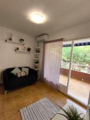 Studio  Genova. Estudio con balcón soleado, jardín y piscina comunitaria en cala