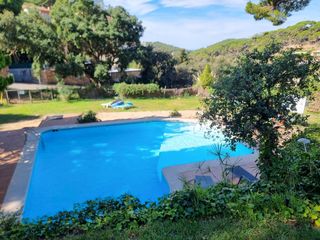 Piso  Carrer de gènova. Estudio doble esquinero con balcón soleado, jardín y piscina com