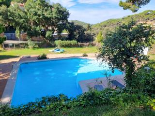 Pis  Carrer de gnova. Estudio doble esquinero con balcn soleado, jardn y piscina com