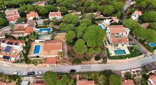 Terreno residencial en Carrer de montecarlo 47. Parcela con espectaculares vistas al mar en la urbanización font