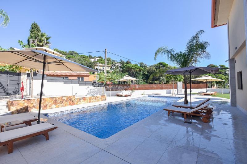Foto 65f2f85d-26a6-4aca-ad92-c20ae46d392d. Chalet mit heizung parking pool in Serra Brava Lloret de Mar