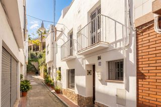 Casa in Centre. Casa pareada totalmente reformada con encanto mediterráneo, list