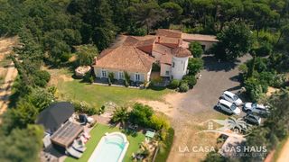Country house  Ferrer miquel. Exclusiva masía en maçanet de la selva con licencia turística