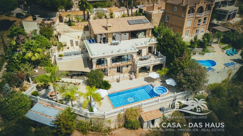 Foto 93dd20fd-c41e-4468-ab0e-2be79e5caa46. Casa amb calefacció aparcament piscina a Serra Brava Lloret de Mar