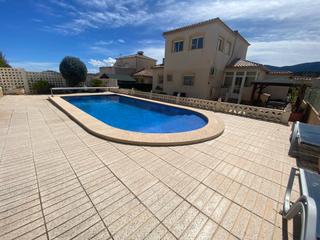 Casa a Avenida alicante 23. Casa de 4 dormitorios con piscina privada