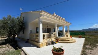 Masia en Castalla. Casa de campo de 4 dormitorios con gran parcela