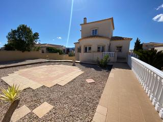 Casa a Castalla. Impresionante villa de 4 dormitorios y 3 baños