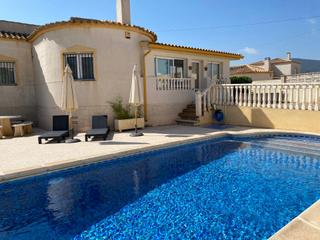 Casa a Castalla. Impresionante villa con piscina privada