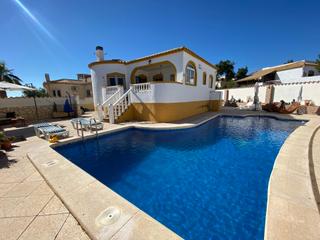Casa  Calle rio tajo 15. Impresionante villa de 3 dormitorios con piscina