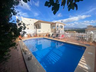 Casa a Castalla. Villa con 3 habitaciones 2 baños y piscina privada