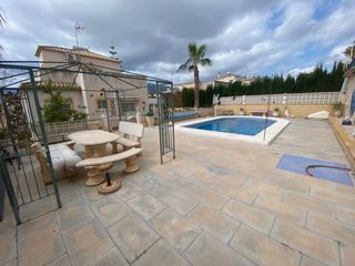 Casa a Castalla. Impresionante villa de 4 dormitorios con piscina privada y excel