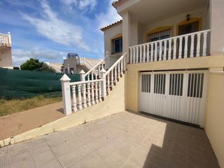 Maison à Castalla. Chalet de 2 dormitorios con amplio garaje
