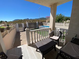 Casa adossada a Castalla. Vivienda de primera línea con 2 dormitorios, vistas impresionant