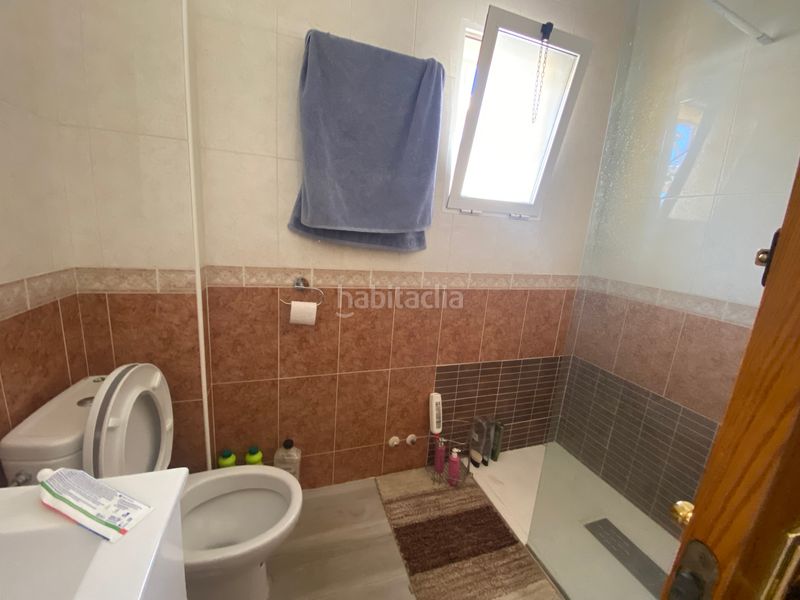Foto bf42c745-17e3-40be-b0c5-e56abd28c2c1. Casa adossada amb xemeneia aparcament piscina a Castalla