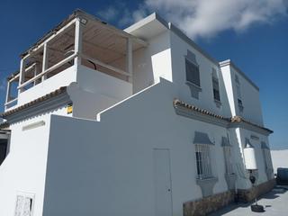 Masia a Carretera de Sanlúcar - Sudamérica. Casa en zona el redondel