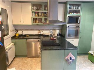 Appartement en Calle caja de ahorros municipal 13. Piso en zona sur
