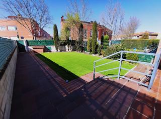 Casa aparellada  Calle de ruiz de alarcón. Vivienda ideal...