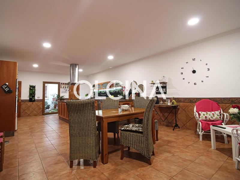 Foto 0e0b2172-ceec-4d33-8493-76cb4552f7f2. Chalet mit heizung parking in Centre-Zona Alta Alcoi